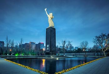 侵华日军南京大屠杀遇难同胞纪念馆+含门票可选不含票+人工讲解【1、真人深度讲解史展馆120分钟，配无线耳麦。可选单讲解不含票的】