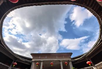 “楼王”+“王子”│一揽双绝之旅：福建高北土楼+洪坑土楼群【[纯玩服务]中文司机│舒适座驾│轻松省心│无需担心路线、停车、疲劳驾驶，可将更多精力用于游览体验】