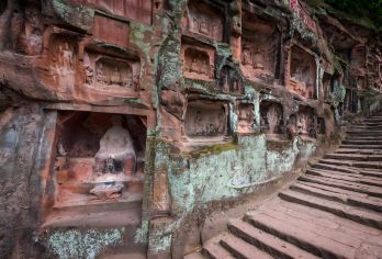 重庆小众路线：郭沫若旧居+普光寺千佛崖+磁器口+洪崖洞一日游【史韵与烟火交织 | 出发时间可调 | 可选英文导游 | 行程可调 | 可定制行程】