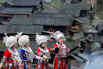 矮寨大桥+悬崖栈道+茶峒边城+洪安边城一日游【私家团】【“一脚踏三省”之称，湘西的四大名镇之一】