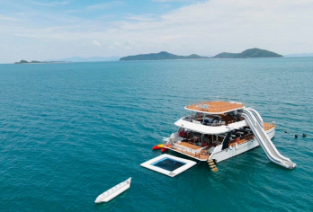 【是自由的味道】苏梅双体船猪岛丹岛之旅【畅饮、设施齐全】【此行程选用大船，船体稳固，航行平稳不颠簸，特别适合带小孩出行，让亲子旅程更舒适安心，无惧海浪困扰。】