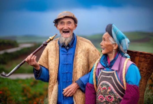 昆明东川红土地一日游【8人团 |二环上门接|可选包车】【摄影天堂 ，自然滤镜，大自然的调色板，身临其境，领略红土高原的魅力】