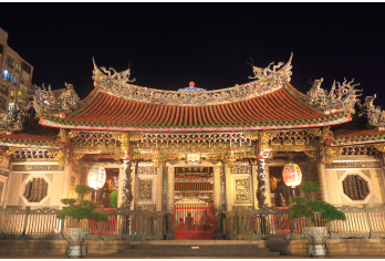 台北艋舺龙山寺+台北华西街夜市夜游【徒步导览】【跟着导游走访国家二级古迹-龙山寺，感受浓浓的古式文化风情】