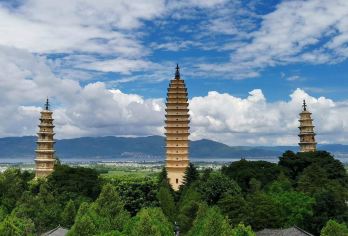 **高铁之旅：昆明至大理一日私人游览，尽览精华景点【私人导游在每个景点都会提供关于大理历史和文化的深入讲解。 享受全天无忧的私人接送服务和个性化行程安排。 探索大理的标志性景点，如洱海和古镇，体验它们独特的魅力。】