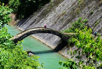 鹿院坪一日游【精品私家团、不早起、含必消】奔驰保姆车【[VIP]专车上门接送，保姆车，享受出游】