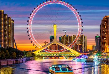 天津意大利风情区+古文化街+天津之眼+相声+游船纯玩一日游【[优良资质]专线导游，持证上岗，多年带团，服务周到让您玩的安心】