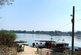 广西贵港老街+东湖+平天山森林公园+南山寺一日游可英文服务【可提供英文及小语种导游服务-往返接送-可选导游-可代订门票】