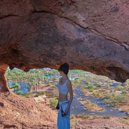 美国凤凰城包车一日游/沙漠植物园+石中洞+驼背山