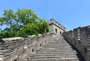 北京慕田峪长城一日游【2-7人俄语团独立导游含缆车上门接送】【[文化之旅]慕田峪长城5A景区专车服务，俄语（俄文）导游一对一服务、赠矿泉水。】