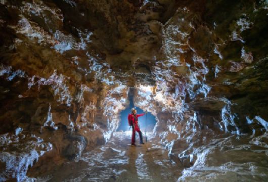<酷游贵州-蓝星洞-探秘胜地>岁月雕琢的独特地貌】【全套探洞装备（SRT绳降装备、浆板，潜水湿衣，救生衣，探洞头盔头灯等）】