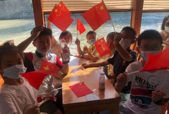 杭州运河游船+手作非遗桂花糕+博物馆参观 一大一小铁发团【运河游船赏古韵——乘船漫游千年运河，聆听历史讲解，直达拱宸桥畔。】