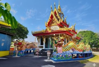 槟城升旗山+极乐寺+街头艺术街区+姓氏桥+普拔朗泰佛寺一日游【体验槟城的自然风光】