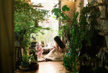 西贡女性友好之旅：咖啡馆、粉红教堂和香水工坊【在友善的女性导游的带领下，您会感到安全舒适。漫步于充满活力的购物街，那里遍布当地精品店。 在一家时尚咖啡馆小酌一杯，拍出值得在 Instagram 上分享的照片 参加香水工作坊，亲手调制属于你自己的专属香氛。】