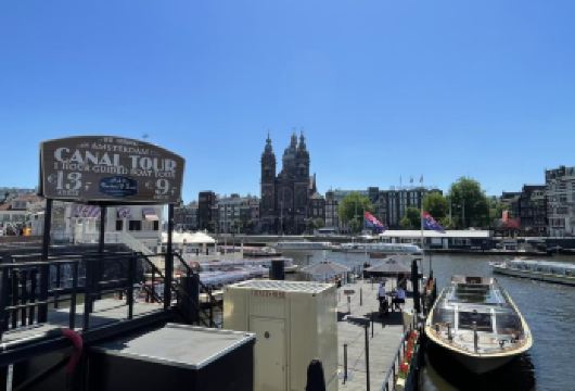 荷兰阿姆斯特丹+安妮之家+梵高博物馆+风车村+运河游船一日游【专车提供高效跨区移动，轻松串联城市核心区与近郊景点，省去公共交通换乘与等候时间】