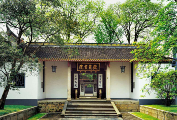 岳麓书院半日游【精品游丨深层次丨私家团讲解丨门票代预约】【我们致力于打造湖南本土的专业景点讲解，结合我们自身的资源优势，与当地的土著大咖，文史大咖，】