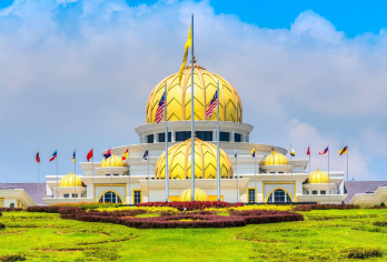 吉隆坡一日游，游览25个景点【吉隆坡日游，涵盖吉隆坡*热门的文化和历史景点 一次旅行即可游览寺庙、市场、地标和城市标志性建筑 尽情享受拍照留念、欣赏沿途美景和体验当地风情。】