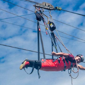 博卡拉的探险活动：滑翔伞/蹦极/超轻型飞机/漂流/高空滑索
