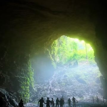 日惹：中岜朗天坑半日游【玩乐体验-含门票】