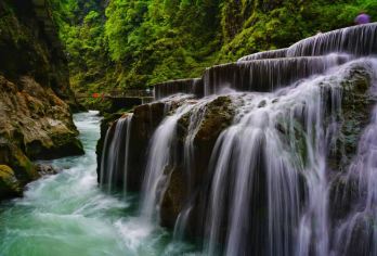 铜仁大峡谷景区直通车一日游【云雾缭绕、悬崖峭壁+天天发团】【景区内水清石奇、林茂花繁、云雾缭绕、悬崖峭壁、溶洞瀑布、景色迷人】