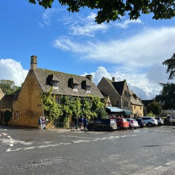 伦敦往返百老汇塔-水上伯顿-拜伯里-斯特拉特褔-包车