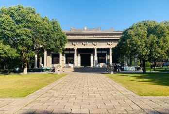 汉广陵王墓1.5小时包团人工讲解 橄榄游●资深大咖导游精讲【[橄榄游讲师团]他们博古通今，幽默睿智，善于挖掘文物背后的故事，用有趣的方式还原历史真相！】