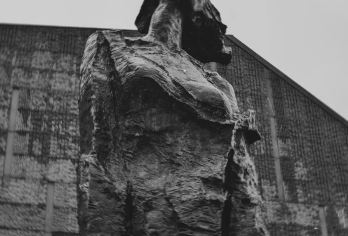 ********（主展厅）2小时导览游【预订内容即所得。绝无意外，您将享受完整的2小时导览体验，并获赠耳机。 专家导览，深入讲解。通过我们导游渊博的知识，获得独特的历史视角。 我们负责票务和预订，您无需操心。尽享无忧之旅。】