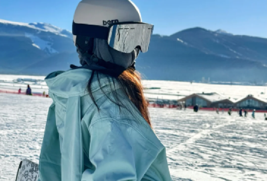 兴山昭君国际滑雪场一日游【含雪鞋+雪板+雪仗+意外保】【[专业雪道，畅滑无忧] 集滑雪（初级、中级、高级滑道）、赏雪、戏雪为一体，满足初学者至专业选手全需求】