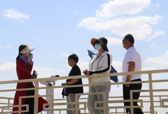 敦煌榆林窟+锁阳城遗址+大地之子+雕塑无界一日游【[多人预订升级车型]别克Gl8或者传奇M8随机安排】