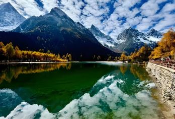 成都出发：毕棚沟风景区一日游（资深司导|花海与雪山）【可选英文导游|专车接送|行程可调|可定制行程】