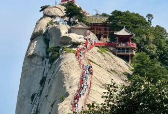 打卡西岳--华山【包车游/亲子/家庭/5座7座9座可选/纯玩【问鼎华山，打卡金庸亲手提笔“华山论剑”；深度感受华山之险峻】