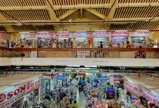 胡志明市：唐人街购物之旅及当地市场【去唐人街当地的批发市场逛逛，买齐你需要的所有东西。 在当地导游的带领下参观两个当地市场。 漫步于充满活力的街道，这里有商店、地标和蓬勃的生机。】