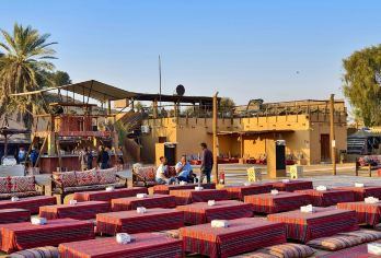 【迪拜沙漠冲沙活动】冲沙+骑骆驼+晚餐+表演+手绘+专车接送【安全可靠，专业保障——多年专业车队运营，正规冲沙行程，安全保障与优质口碑兼具。】