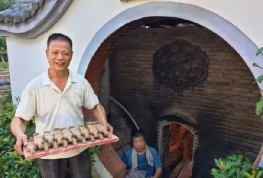 发掘内心古老匠人：6天**沉浸式兵马俑创作之旅【亲手传承：突破博物馆玻璃的界限，用双手创造历史！ 匠心独运·专属定制：向传承2000年古老工艺的匠人学习。 传承之礼：带着亲手打造的勇士回家——一件可供世代传颂的谈资！】