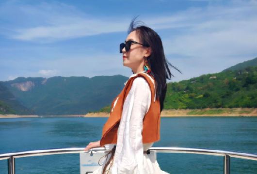 恩施大清江一日游+8人纯玩团+上门接送+本地司导【[免费接送]恩施城区内酒店和火车站提供免费接送服务，天天发团，纯玩无购物】