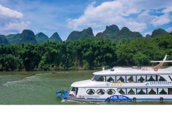 阳朔+漓江四星豪华游船+遇龙河竹筏漂流+兴坪古镇一日游【[漓江四星游船 · 豪华游轮无死角赏漓江风景][遇龙河竹筏 · 来一场与桂林山水亲密接触的竹筏体验]】