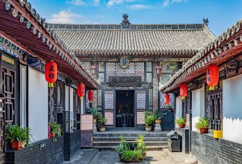 山西晋中往返 平遥古城+王家大院包车一日游中英文服务【年古城探晋商密码，王家深院读民间故宫，双绝并秀叹三雕神工】