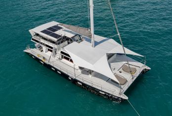 普吉岛珊瑚岛皇帝岛一日游 : SUNWIND大白号落日航行【85尺双层巨型帆船，船上空间宽敞】