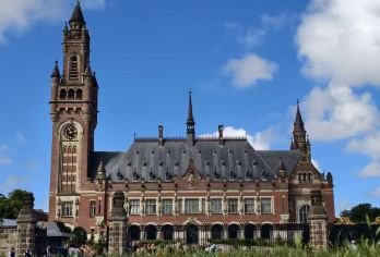 荷兰阿姆斯特丹往返鹿特丹+海牙+小孩堤防【中文定制包车】【专属私密，一家一团，尽享自在旅途。】