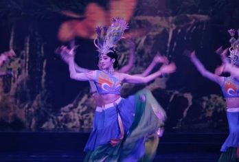 勐巴拉娜西一日游【自由行定|自助餐+表演+篝火互动+放水灯】【一票全含|晚餐+歌舞表演+篝火狂欢+放水灯祈福|】