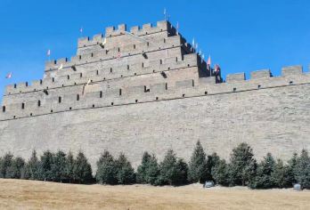 榆林高家堡古城+石峁遗址一日游【榆林包车旅游+畅游不限时】【此产品为包车产品，五座车最多坐1到4人拍一份 以此类推。包含车辆和司机相关的所有费用，景区费用自理。】