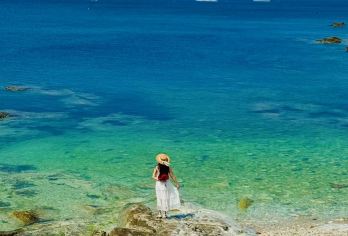 烟台养马岛+海昌渔人码头风景区包车半日游【[司机服务]沿途介绍本地美食优选、景点介绍、拍照打卡、赶海挖沙、小众景点，为您开启专属导航员服务】