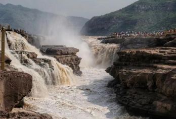 【2+1头等舱】陕西黄河壶口瀑布+南泥湾一日游【含导游】【[高端座驾]2025年新款2+1VIP头等舱，奢旅新体验，告别拥挤与疲惫！】