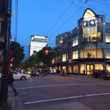 加拿大温哥华加拿大广场+煤气镇+罗布森街【中文司机行程可调】