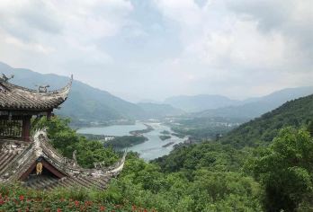 都江堰景区+青城山一日游【致尊游）（含门票.含午餐)【都江堰+⻘城⼭⼀⽇游（含景区门票，含午餐)】