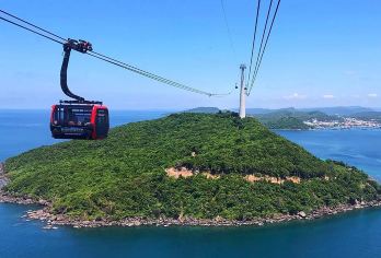 富国岛南部一日游+香岛水上乐园+缆车+白沙滩+护国寺+午餐【[跨海缆车]体验醉长的跨海缆车25分钟俯瞰海景~】