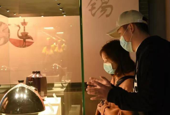 【金牌说】1.5H专业版精景德镇陶瓷博物馆讲解 景德镇旅游【[金牌导游讲师团]他们博古通今，幽默睿智，善于挖掘文物背后的故事，用有趣的方式带您领略明清风采；】