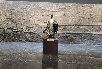 海昏侯国遗址公园一日游东林大佛桃花源天下第一泉海昏侯遗址公园【庐山桃花源记写诗地陶渊明，天下第一泉、佛教圣地东林大佛、南昌海昏侯、海昏侯墓园黄金饼马蹄金】