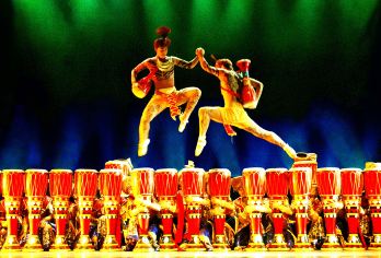 西双版纳金孔雀之夜·勐巴拉娜西一日游【限自由行定+歌舞篝火】【民族歌舞表演&吃自助&水灯祈福&篝火狂欢】