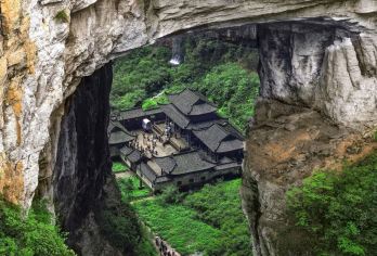 重庆武隆天生三桥+龙水峡地缝英文导游大团1日游【探天生石桥群，游龙水峡地缝，赏亿年地质奇观】