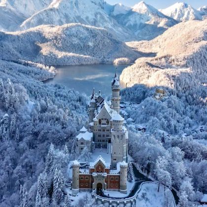 德国慕尼黑往返新天鹅堡+上阿默高+维斯教堂-可包车-精选